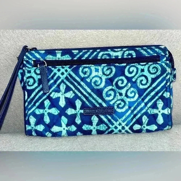 Vera Bradley RFID front Zip Wallet with Wristlet Cuban Tile blues organizational - Picture 1 of 6
